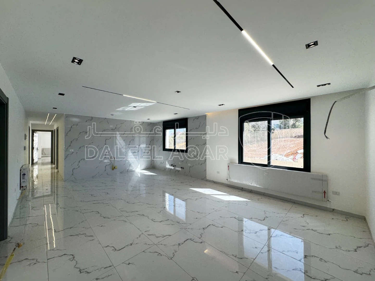 شقة في قرب جامعة البتراء- طريق المطار (طريق الخدمات) - 120,000 دأ - صورة 1